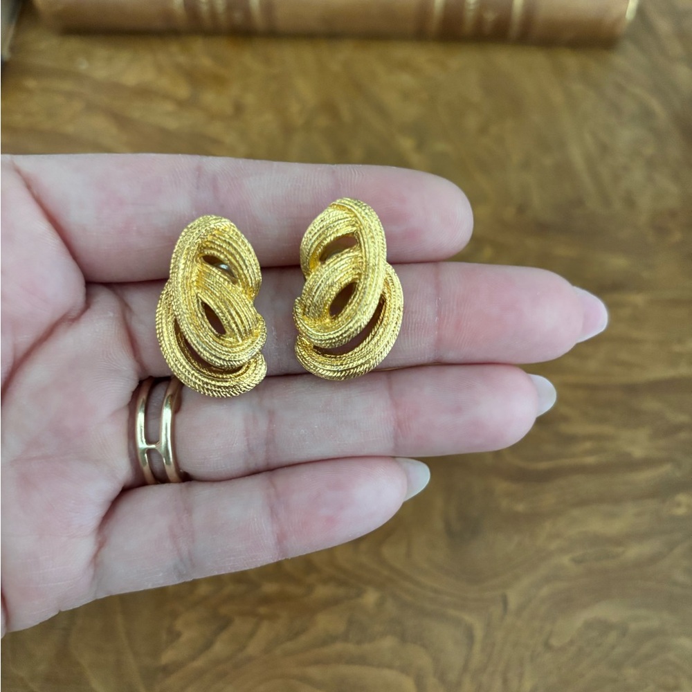 Vintage Gold Knot Earrings